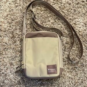 Lululemon easy access crossbody